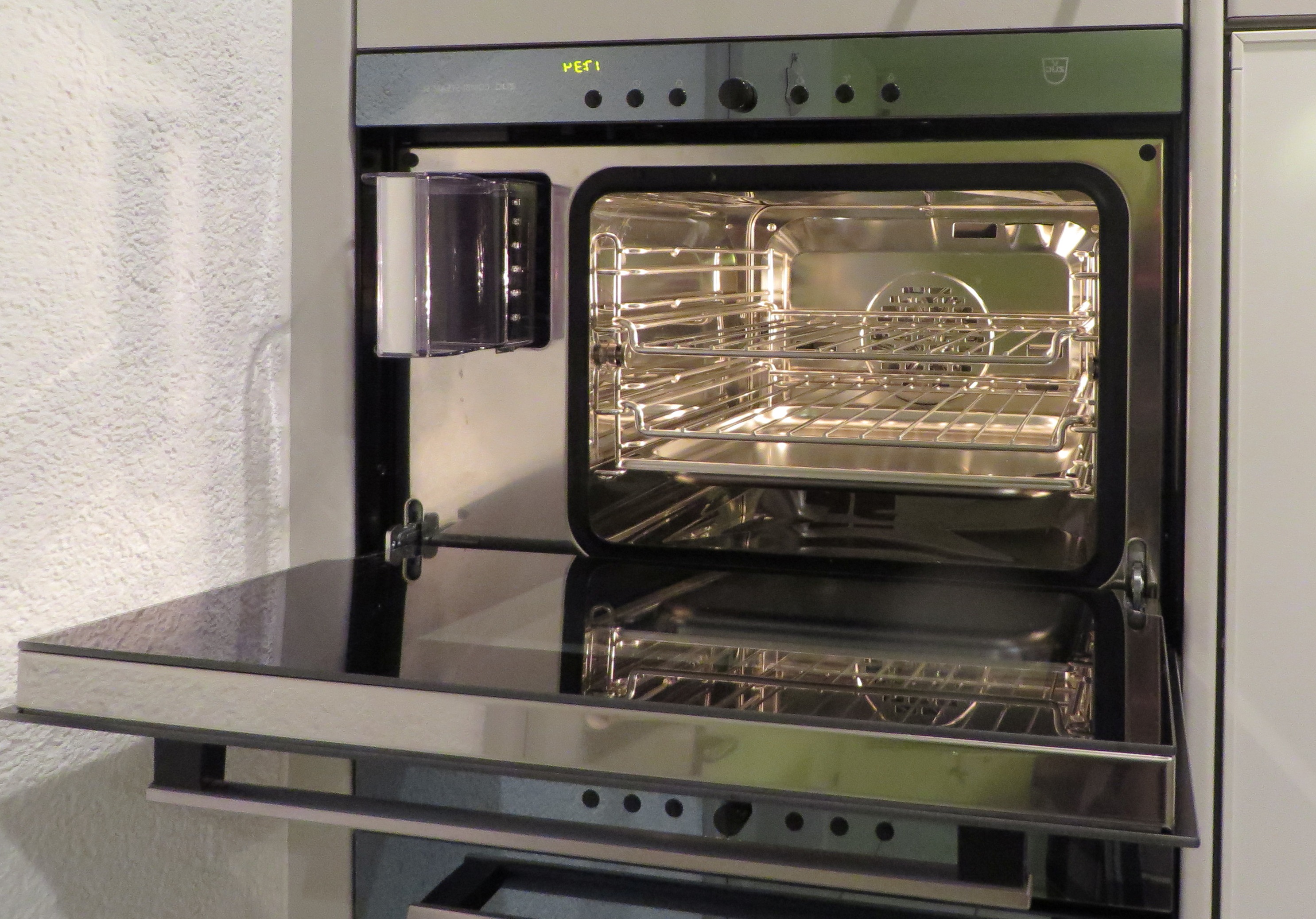 4 Benefits of Using Oven Cleaning Services