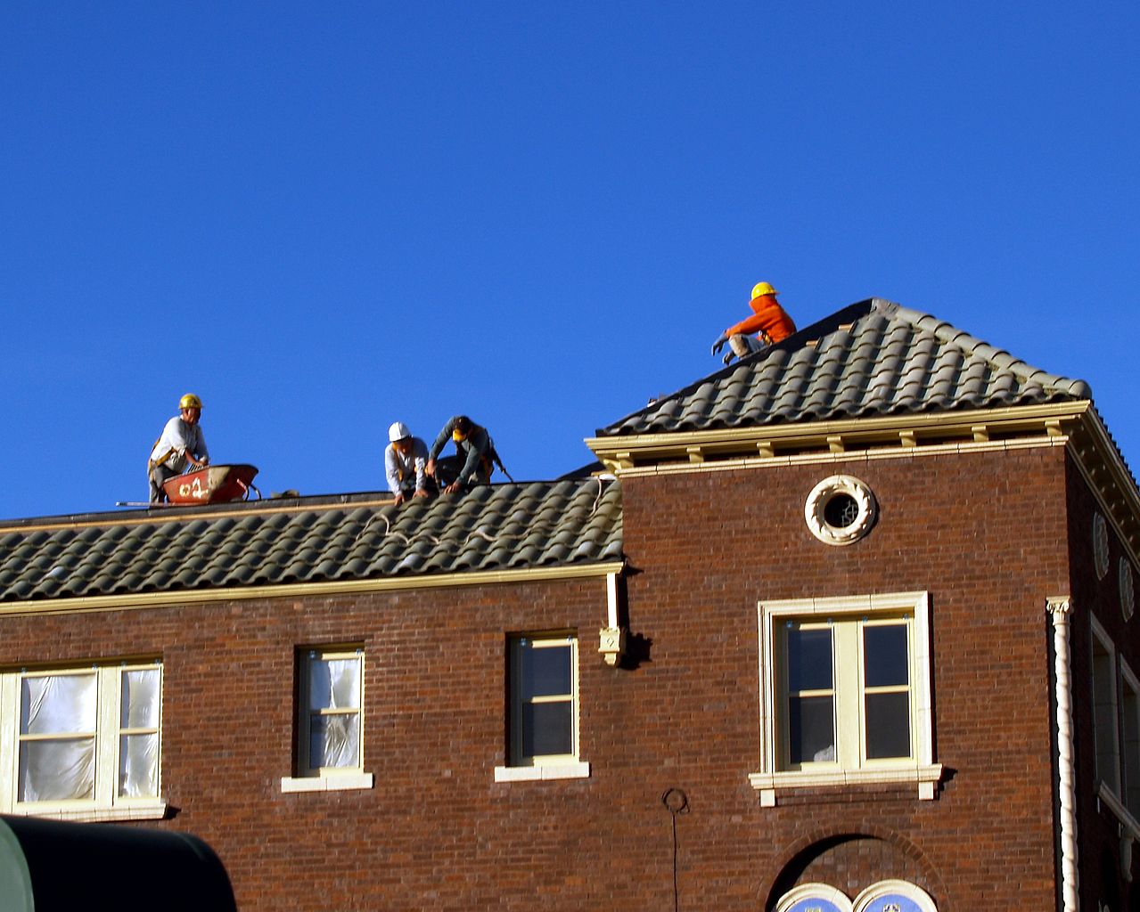 How to choose a roofing contractor